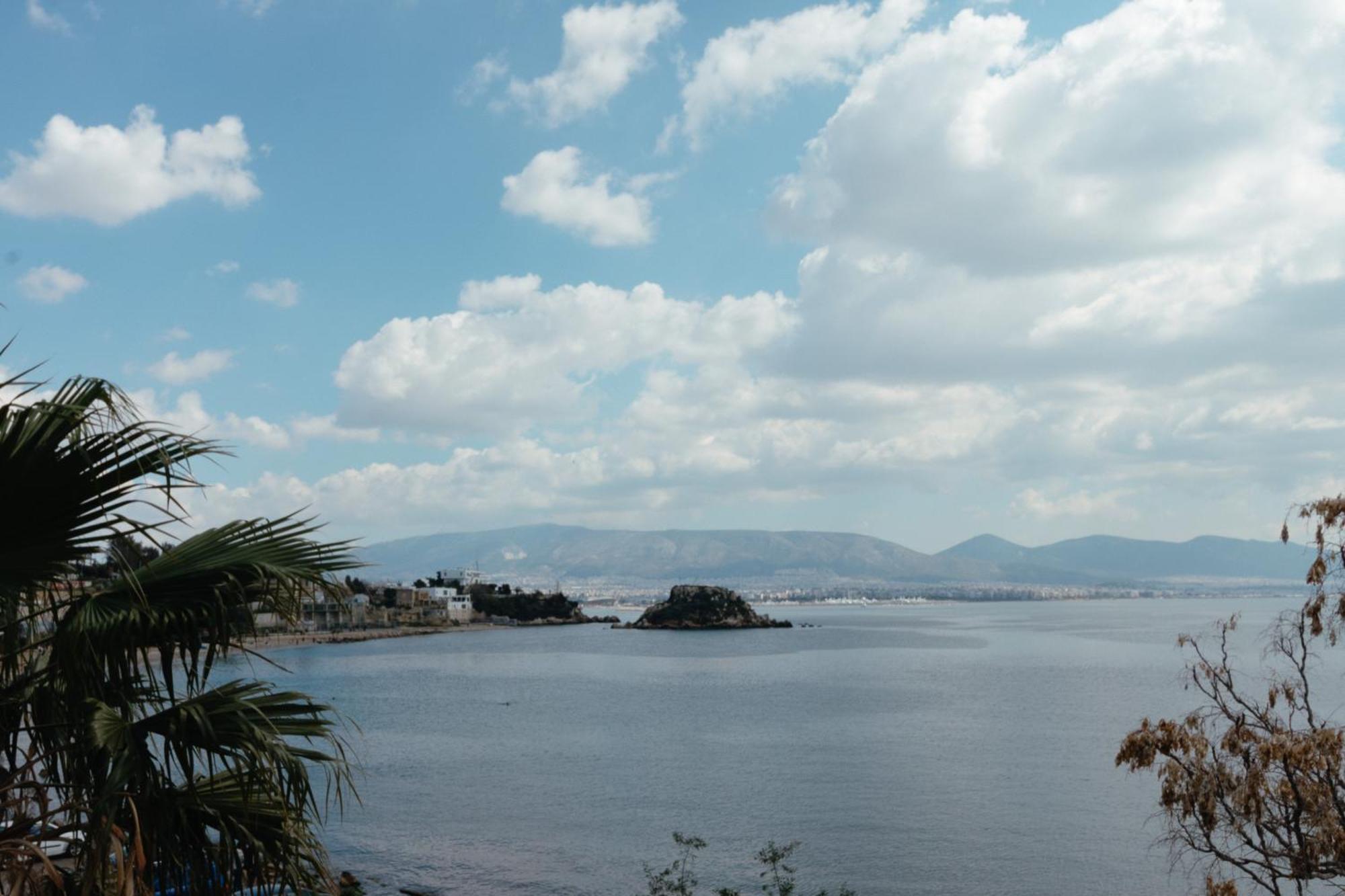 Blue Harbour House - Style Meets Comfort Piraeus Bagian luar foto